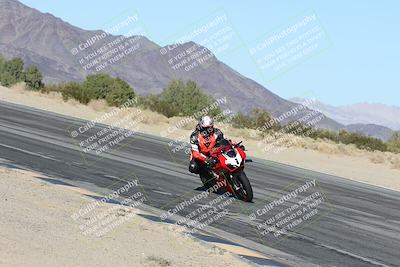 media/Dec-04-2025-Racers Edge (Thu) [[5ebc9f124d]]/3-B Group/7-Session 4 (Turn 10 Inside)/